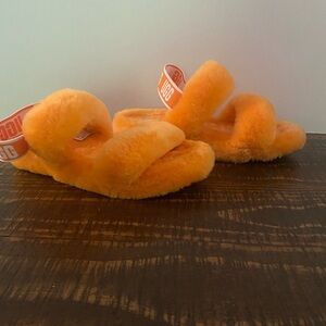 UGG Oh Yeah Fluff Size 8 Orange Slippers Slides EUC